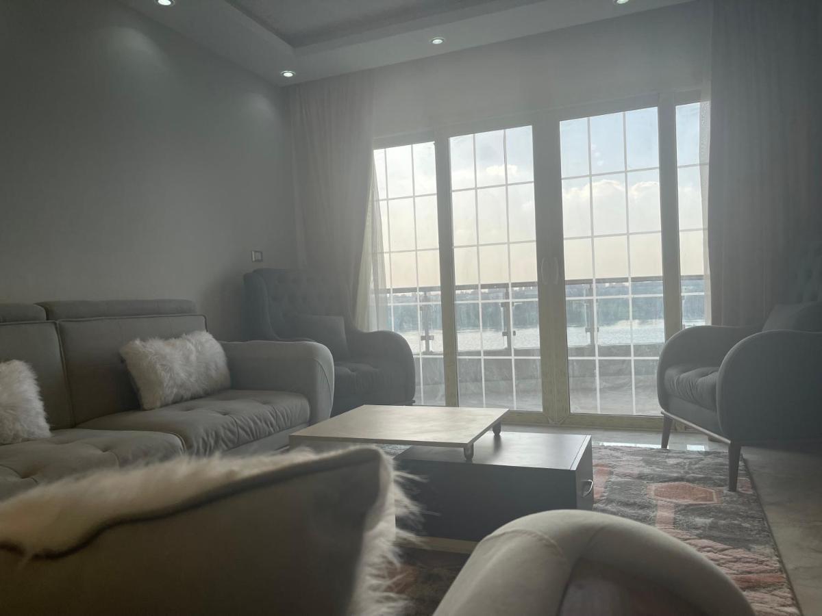 Nile View In Apartment